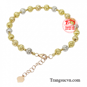 Với công nghệ hiện đại và chế tác tinh tế từ đôi tay tài hoa của người thợ đã mang đến cho phái đẹp chiếc lắc tay hoàn mỹ