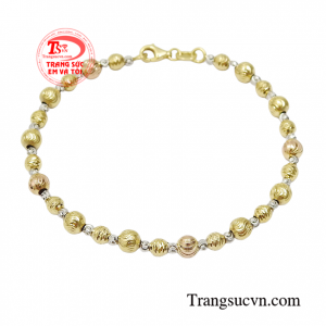 Lắc bi vàng sang trọng 18k nhập khẩu Italy là dòng sản phẩm được phái đẹp ưa chuộng nhất hiện nay