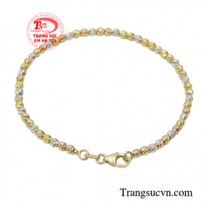 Với sự kết hợp hài hòa giữa vàng trắng, vàng hồng và vàng màu tôn lên nét hợp thời trang cho phái đẹp