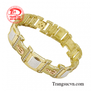 Đeo chiếc lắc vàng này tạo nên hình ảnh một người đàn ông tự tin, mãnh mẽ nhưng cũng đầy ngọt ngào, lãng mạn và lịch thiệp.