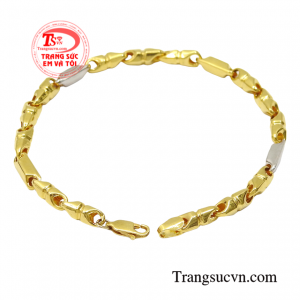 Chiếc lắc tay này còn đem đến danh vọng và sự nghiệp thăng tiến cho người đeo.