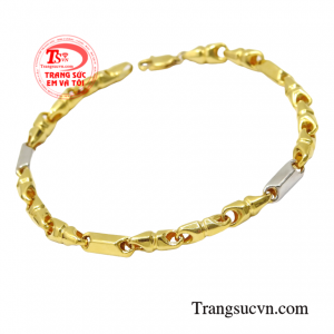 Đây không chỉ là món trang sức tôn lên giá trị của người sở hữu mà còn là vật thể hiện cá tính cho cánh mày râu.