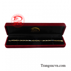 Lắc tay nam vàng năng động chất lượng.