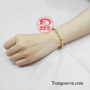 Lắc tay nam vàng năng động