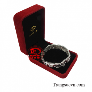 Lắc tay nam vàng trắng đẳng cấp với kiểu dáng nam tính, mạnh mẽ giúp phái mạnh luôn tự tin và thể hiện cá tính