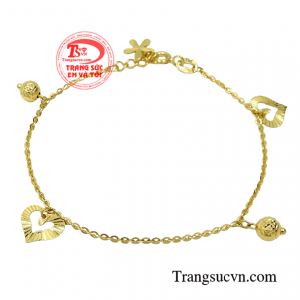 Lắc tay nữ vàng bền chặt giúp gửi gắm yêu thương đến người con gái của bạn.