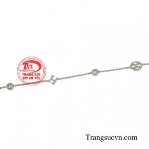  Đây sẽ là sự lựa chọn hoàn hảo để giúp phái đẹp thêm phần thu hút và tỏa sáng hơn trước đám đông.