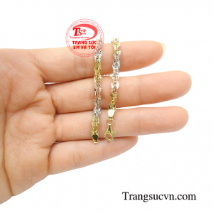 Lắc tay nhập khẩu giao hàng nhanh, thanh toán an toàn.