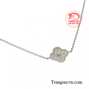 Sẽ thật hoàn hảo khi các cô gái lựa chọn chiếc lắc tay này để diện trong những buổi dạo phố hay dự tiệc sinh nhật, cưới hỏi.