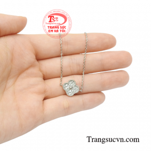 Lắc tay vàng trắng trang nhã ấn tượng.