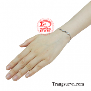Lắc tay vàng trắng xu hướng