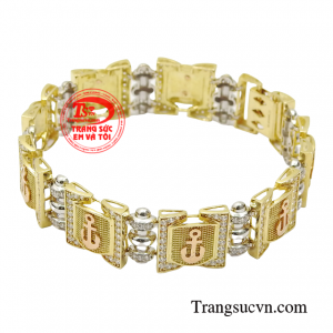 Sự thành đạt và tri thức sẽ đến với bạn một cách dễ dàng hơn chỉ trong tầm tay với một chiếc dây chuyền nam sang trọng.