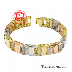 Lắc vàng nam thời thượng được chế tác tinh tế bằng công nghệ cao, tạo nên một sản phẩm hoàn hảo.