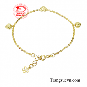 Với chiếc lắc tay này dễ dàng kết hợp với nhiều kiểu trang phục tạo nên phong cách thời trang nổi bật