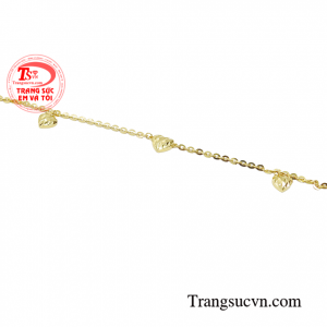 Sản phẩm được chế tác bằng vàng 10k tinh xảo là món quà tặng được phái đẹp đặc biệt mong chờ