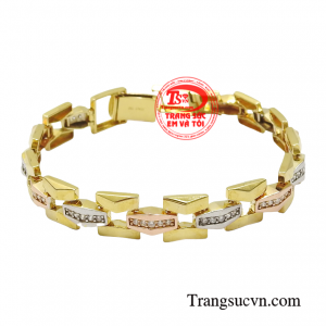 Lắc vàng phái mạnh cá tính chế tác bền đẹp với chất liệu vàng 18k. 