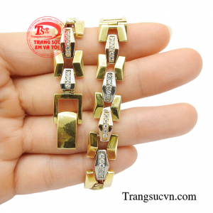 Một người đàn ông thành đạt sẽ không thể thiếu chiếc lắc tay đầy sức hút này.