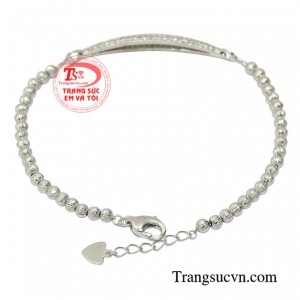 Chiếc lắc tay sẽ là sản phẩm yêu thích dành cho những cô nàng theo phong cách trẻ trung, hiện đại.