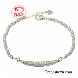 Lắc vàng trắng thanh lịch giúp gửi gắm yêu thương đến người con gái của bạn.