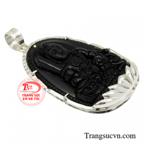 Do đó khi mang theo sản phẩm bên người sẽ giúp người đeo có được sự bình an, tâm trí sáng suốt trong công việc và cuộc sống.