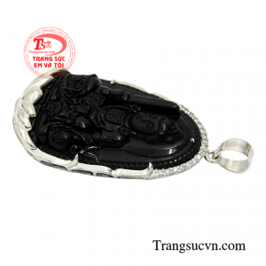 Chiếc mặt dây này sẽ là món quà phong thủy dành tặng cho người mệnh Thủy và Mộc.