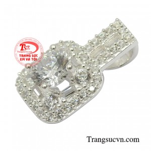Người ta tin rằng, khi đeo những sản phẩm bạc trên người sẽ giúp cho việc khử độc và hạn chất độc xâm nhập vào bên trong cơ thể.