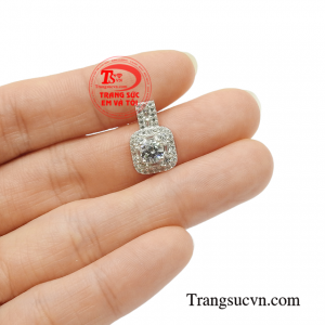Mặt bạc nữ duyên dáng