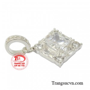 Hãy lựa chọn cho mình một sản phẩm trang sức bạc phù hợp với phong cách và túi tiền của mình nhé các cô gái!