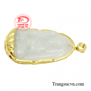 Chính vì vậy bạn nên có cho mình một chiếc mặt dây này để thu hút vận may và bình an.