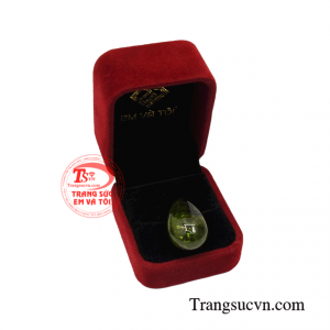 Mặt đá peridot chất lượng hợp phong thủy.