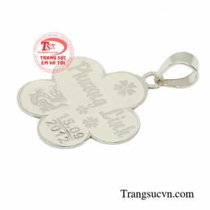 Mặt dây chuyền bạc dành cho bé nhận đặt chế tác theo yêu cầu.
