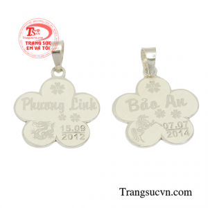 Mặt dây bạc trẻ em đảm bảo chất lượng.