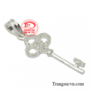 Mặt bạc là món trang sức rất thông dụng nhưng không phải ai cũng biết được những công dụng tuyệt vời của nó.