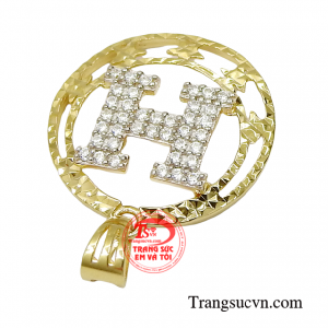 Chiếc mặt dây sẽ là sự lựa chọn hoàn hảo cho những ai theo phong cách nhẹ nhàng không quá nhiều chi tiết. 