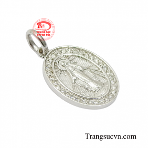 Mặt dây toát lên sự thanh cao, hiền lành, phúc hậu và tràn đầy sự hi sinh