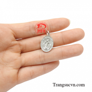 Mặt Dây Chuyền Đức Mẹ Ban Ơn cao cấp phù hợp đeo với nhiều loại dây chuyền