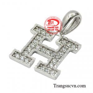 Khi diện món trang sức đó trông bạn như có một sức hút đặc biệt với người đối diện. 