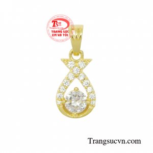 Mặt dây chuyền nữ quý phái vàng 10k là phụ kiện không thể thiếu của phái đẹp