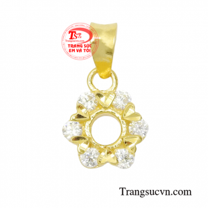 Mặt dây chuyền nữ tinh xảo 10k tinh xảo tôn lên vẻ trẻ trung tạo nét bừng sáng trên khuôn mặt phái đẹp