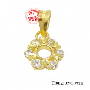 Mặt dây chuyền vàng nhận giao hàng tận nơi, bảo hành uy tín.