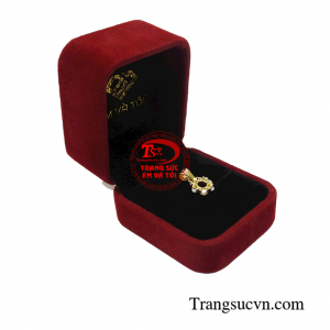 Mặt dây chuyền vàng sang trọng, tinh tế