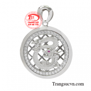 Mặt dây rồng quyền lực gây ấn tượng bởi họa tiết rồng phú quý tạo điểm nhấn cho sản phẩm. 