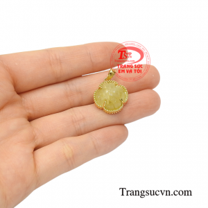 Mặt dây thạch anh tóc tinh tế 18k bền đẹp.