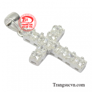 Mặt dây thánh giá là biểu tượng sức manh, là đức tin vào Chúa.