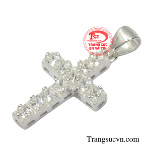 Những người theo đạo công giáo thường đeo chuỗi tràng hạt cùng mặt thánh giá trong lúc cầu nguyện.