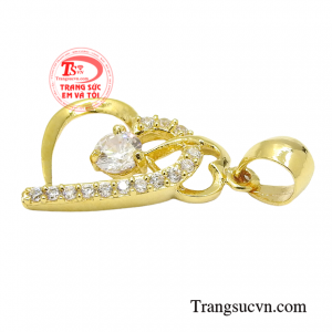 Do vậy chiếc mặt dây trái tim này sẽ là một món quà tạo bất ngờ dành cho người con gái thương yêu.