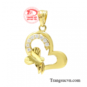 Mặt dây trái tim yêu kiều vàng 10k trẻ trung, tinh xảo cho các quý cô.