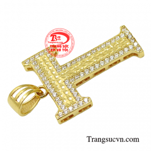 Bởi vậy sản phẩm được các quý ông lựa chọn sử dụng bên mình như một món trang sức đem đến may mắn, giàu sang. 