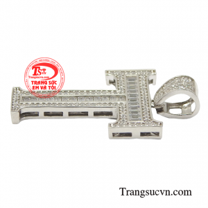 Cách đính đá tinh tế khiến cho sản phẩm trở nên hợp thời trang.