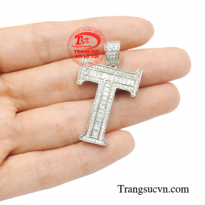 Dễ dàng kết hợp nhiều kiểu dáng dây chuyền và phong cách thời trang khác nhau.